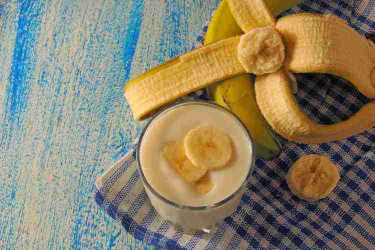 Рецепт вкусного смузи с овсянкой и бананом.